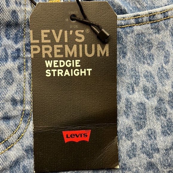 Levi's High Rise Light Blue Animal Print Jeans - Picture 10 of 16